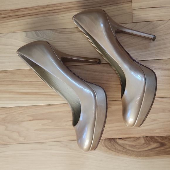 Joan & David pearly nude pink patent platform heels - Picture 2 of 8